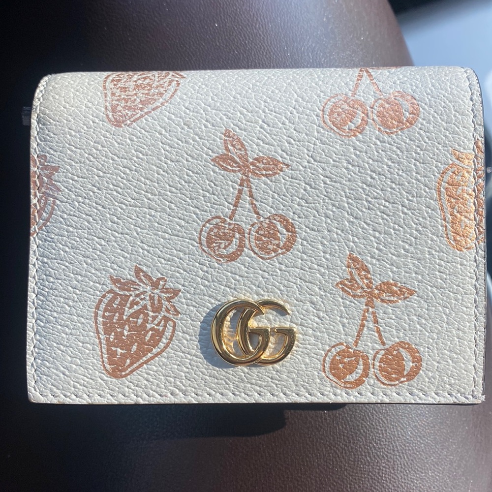 Gucci White and Brown Wallet with Gold Logo